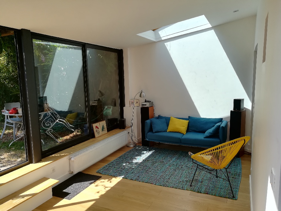 Salon lumineux avec verrière